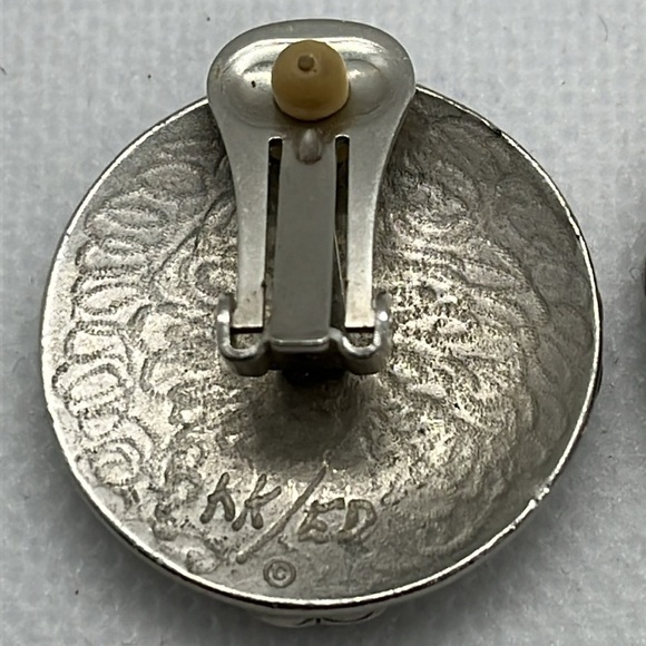 Women's Clip On Earrings Enameled Blue Hearts Silver Tone Circles Modern - Picture 6 of 10